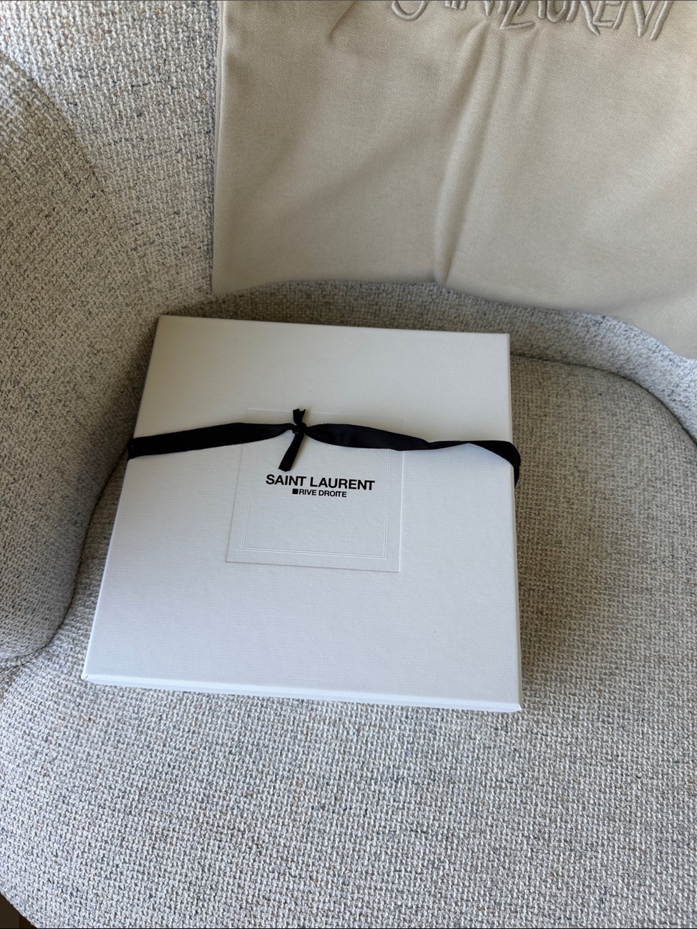 Saint Laurent Fleece Tote Bag - Picture 5 of 9